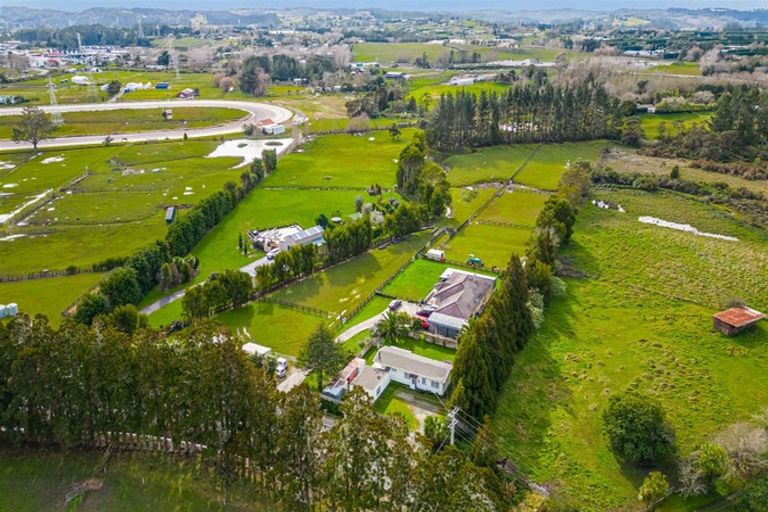 Photo of property in 278 Boord Crescent, Kumeu, 0891