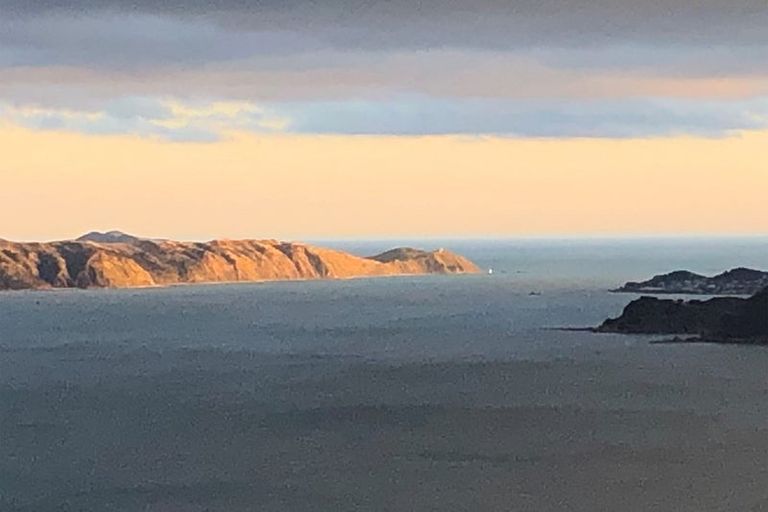 Photo of property in 17 Promontory Crescent, Newlands, Wellington, 6037