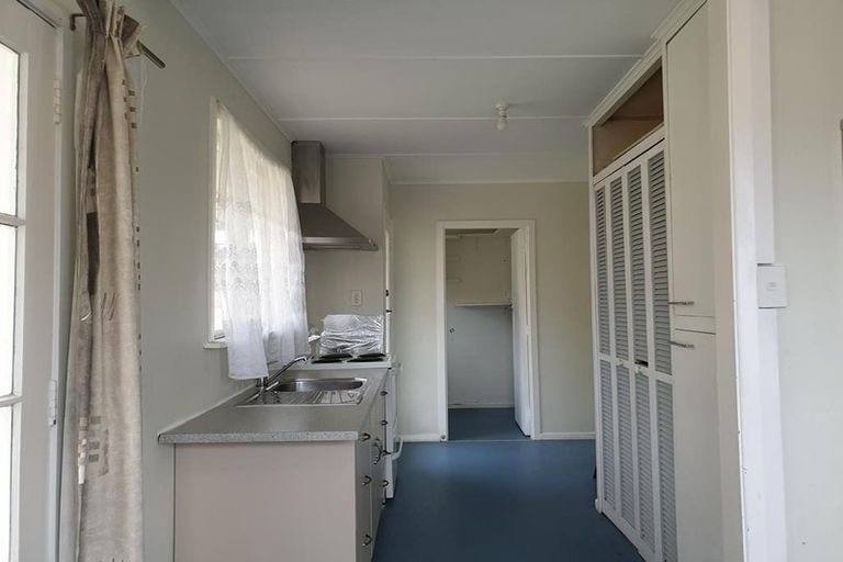 Photo of property in 27 Shackleton Grove, Stokes Valley, Lower Hutt, 5019