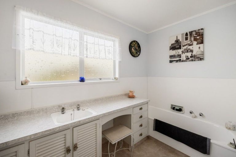 Photo of property in 10 Bay Street, Matua, Tauranga, 3110