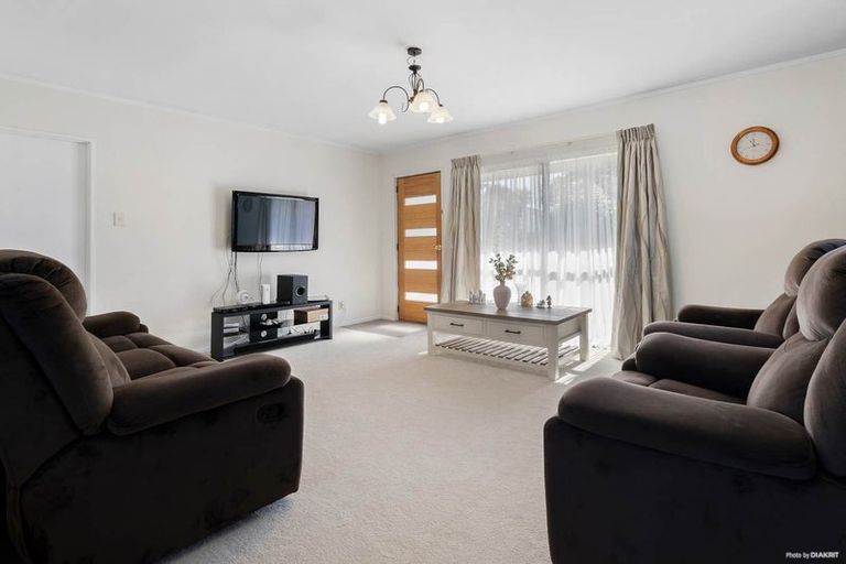 Photo of property in 10 Seaward Place, Wattle Downs, Auckland, 2103