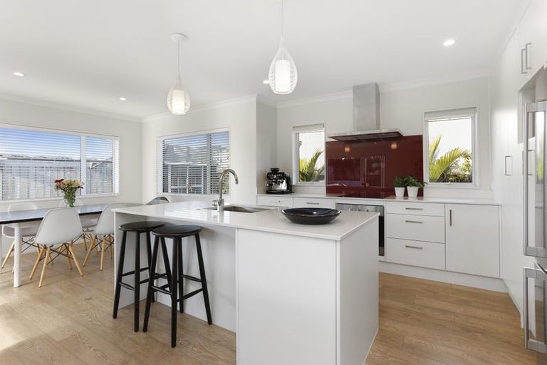 Photo of property in 44b Gilbransen Road, Kumeu, 0810