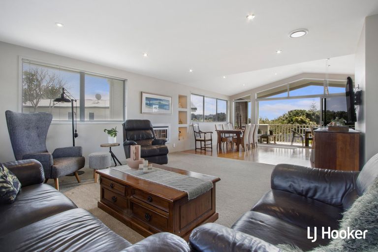 Photo of property in 28 Reo Crescent, Waihi Beach, 3611