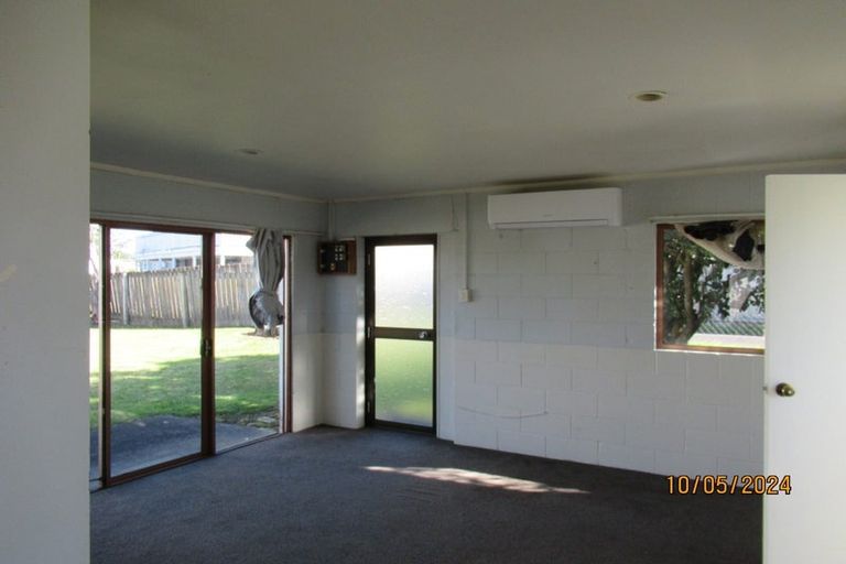 Photo of property in 98 Riverpark Crescent, Henderson, Auckland, 0610