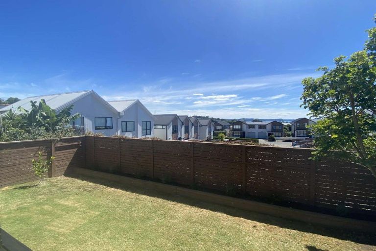 Photo of property in 15 Seafarer Crescent, Stanmore Bay, Whangaparaoa, 0932