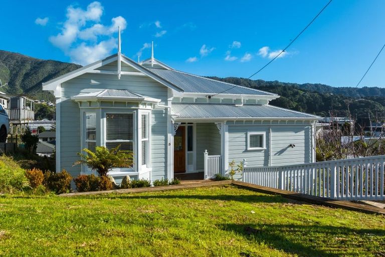Photo of property in 5 Taranaki Street, Picton, 7220
