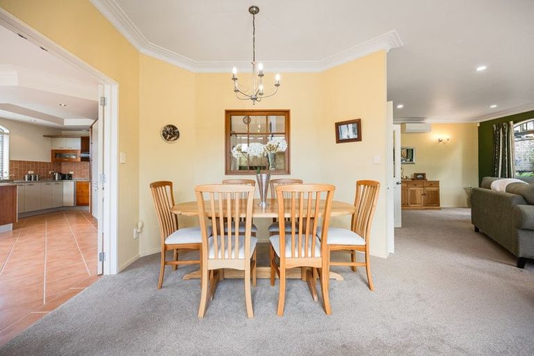 Photo of property in 30 Woodridge Avenue, Northcross, Auckland, 0630
