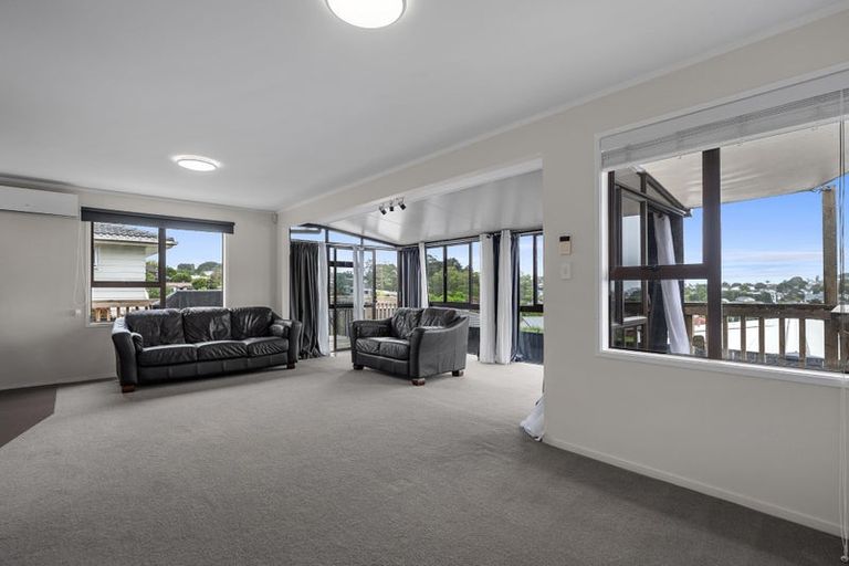 Photo of property in 28 Elizabeth Drive, West Harbour, Auckland, 0618