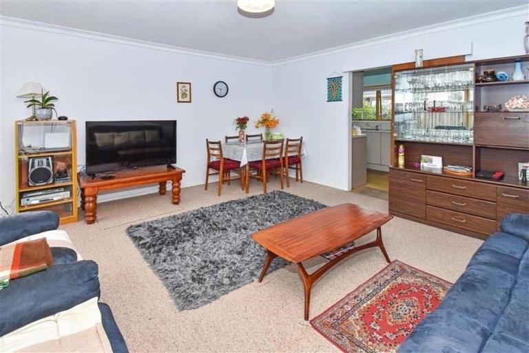 Photo of property in 2/66 Birdwood Avenue, Papatoetoe, Auckland, 2025