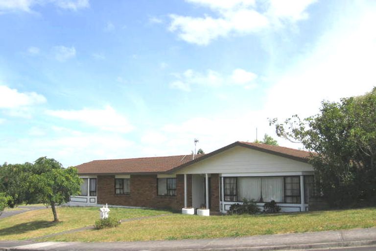 Photo of property in 12 Ronald Macken Place, Windsor Park, Auckland, 0632