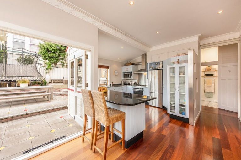 Photo of property in 15 Hay Street, Oriental Bay, Wellington, 6011