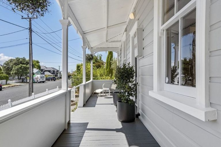 Photo of property in 1/12 Rodney Road, Northcote Point, Auckland, 0627