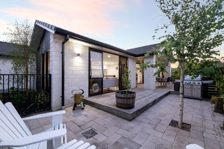 Photo of property in 2 Rochfort Crescent, Pyes Pa, Tauranga, 3112