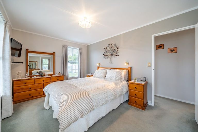 Photo of property in 9 Shaftesbury Grove, Stokes Valley, Lower Hutt, 5019