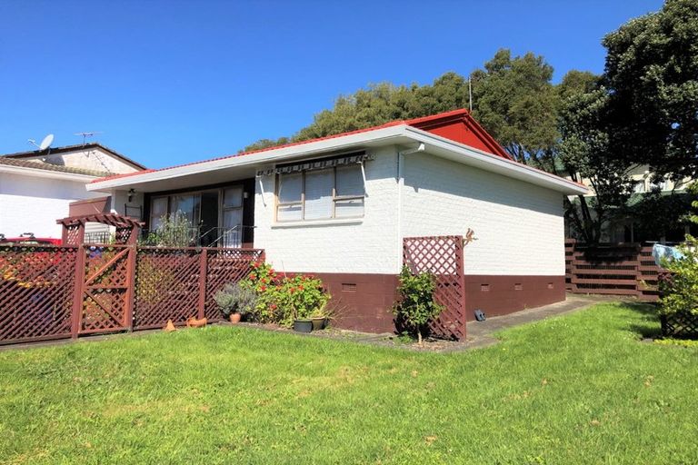 Photo of property in 3/191 Lake Road, Belmont, Auckland, 0622