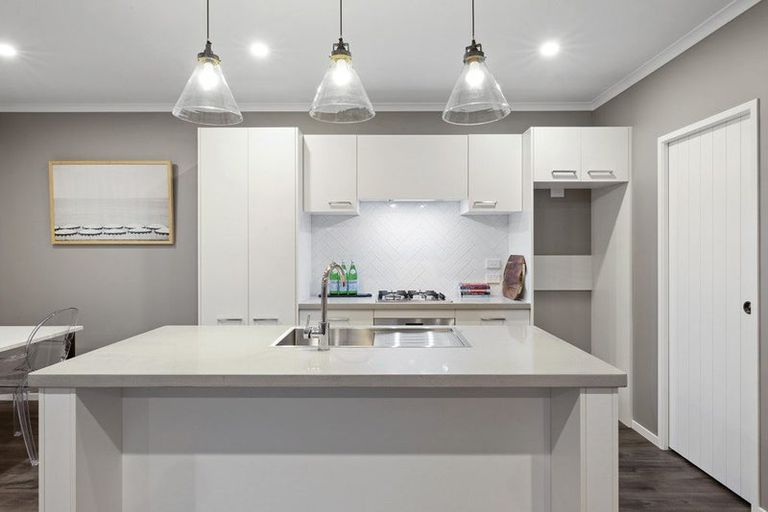 Photo of property in 47a Mangorei Road, Strandon, New Plymouth, 4312