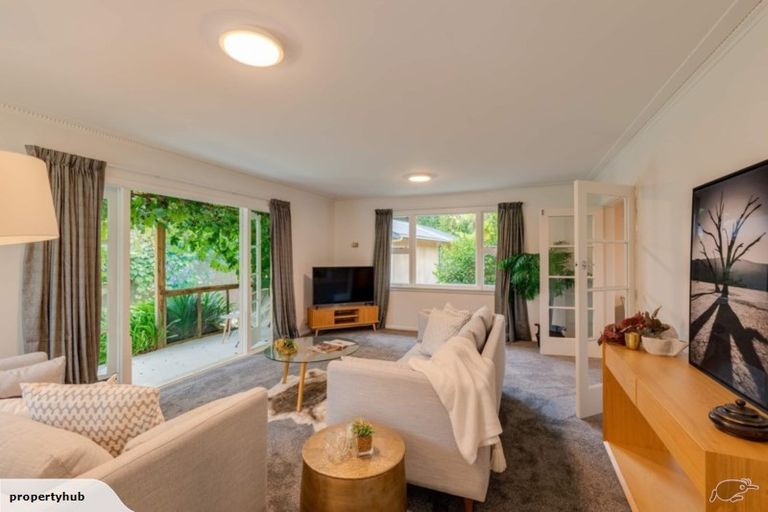 Photo of property in 271 Fifield Terrace, Opawa, Christchurch, 8023