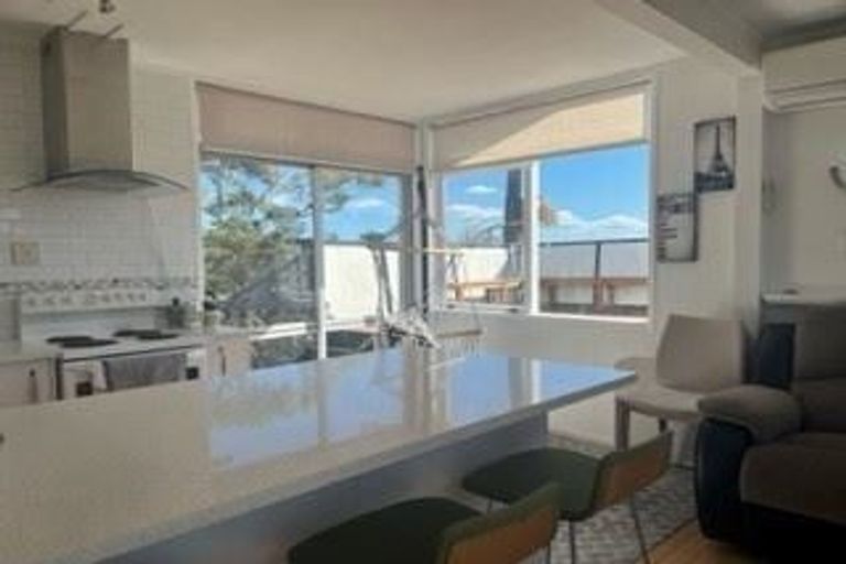 Photo of property in 27 Sunhill Road, Sunnyvale, Auckland, 0612