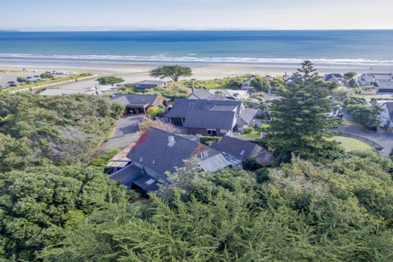 Photo of property in 1 Kohutuhutu Road, Raumati Beach, Paraparaumu, 5032