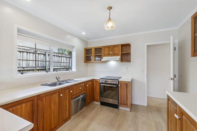 Photo of property in 33 White Heron Drive, Massey, Auckland, 0614