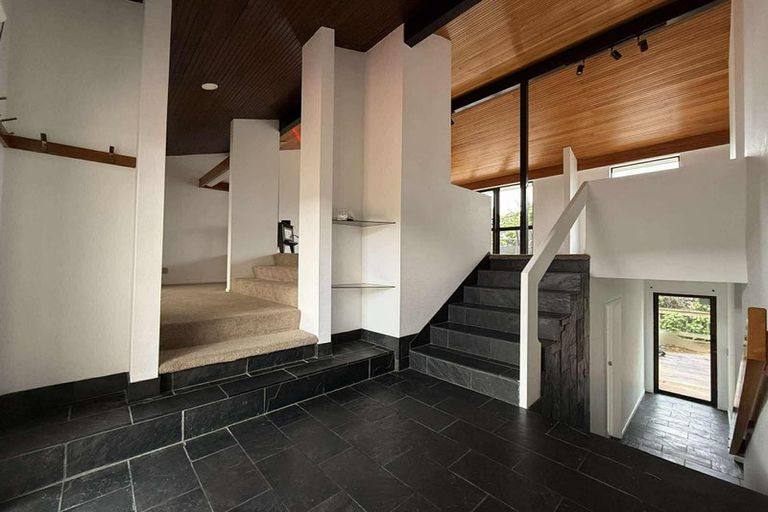 Photo of property in 27 Rembrandt Avenue, Tawa, Wellington, 5028