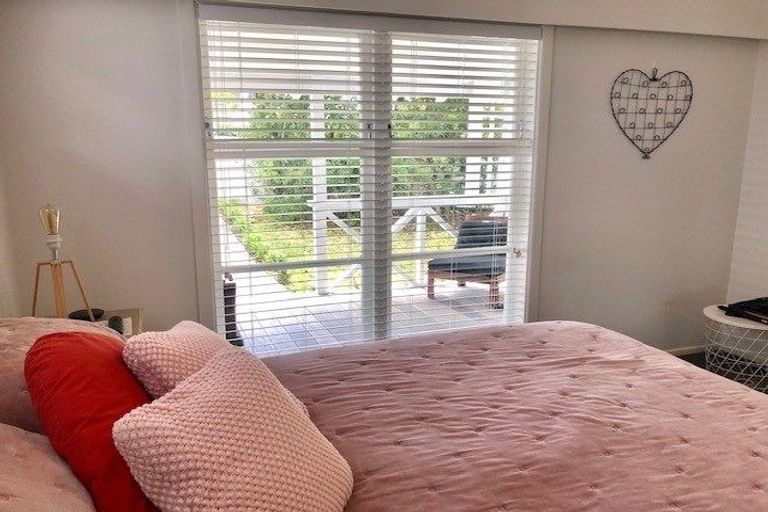 Photo of property in 1/2 East Coast Road, Milford, Auckland, 0620