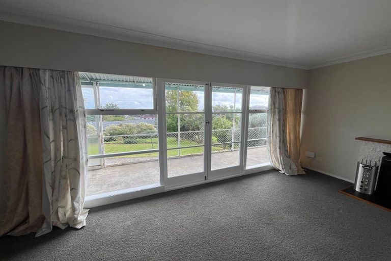 Photo of property in 107 Bradbury Road, Botany Downs, Auckland, 2010