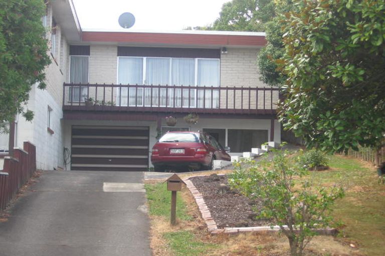 Photo of property in 1/18 Girrahween Drive, Totara Vale, Auckland, 0629