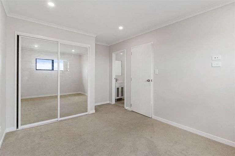 Photo of property in 11a Kirikiri Drive, Papakura, 2110