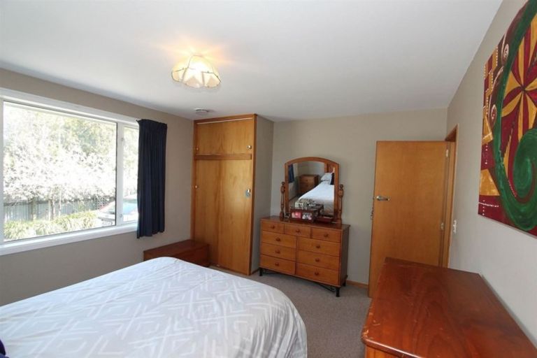 Photo of property in 6b Hurst Place, Parklands, Christchurch, 8083