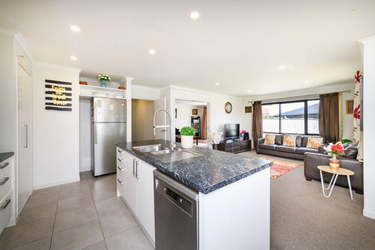 Photo of property in 12 Gibraltar Way, Fitzherbert, Palmerston North, 4410