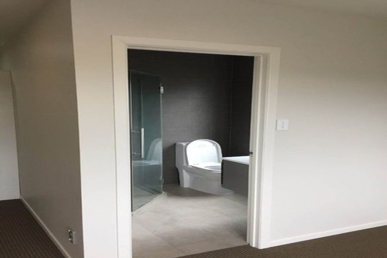 Photo of property in 43 Renata Crescent, Te Atatu Peninsula, Auckland, 0610