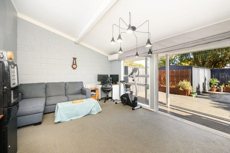 Photo of property in 7 Westmere Place, Takaro, Palmerston North, 4412