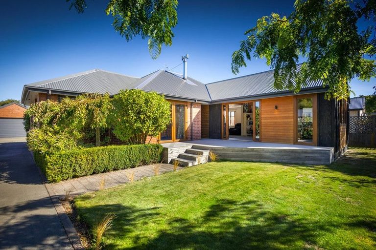 Photo of property in 10 Evatt Street, Bryndwr, Christchurch, 8053