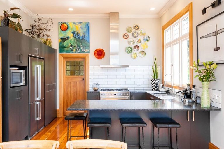 Photo of property in 16 Brewster Street, Bluff Hill, Napier, 4110