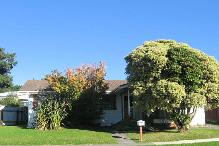 Photo of property in 2 Whitechapel Grove, Stokes Valley, Lower Hutt, 5019