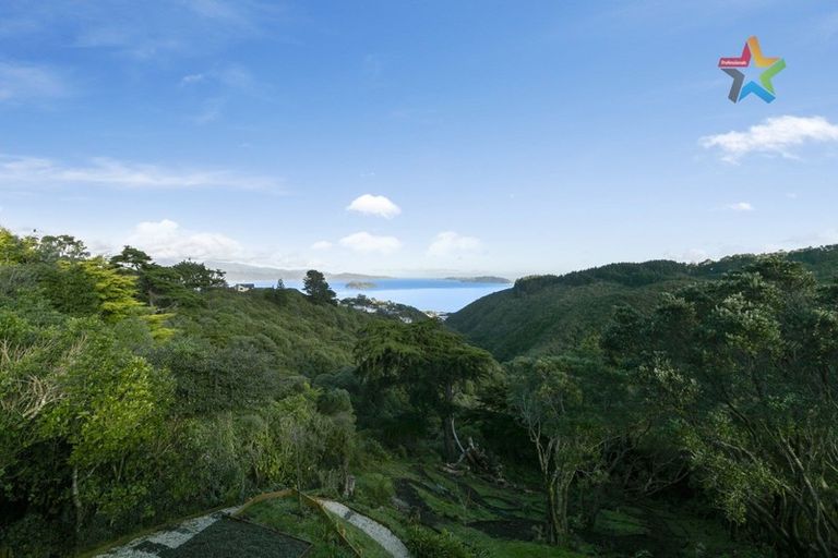 Photo of property in 35 Titiro Moana Road, Korokoro, Lower Hutt, 5012