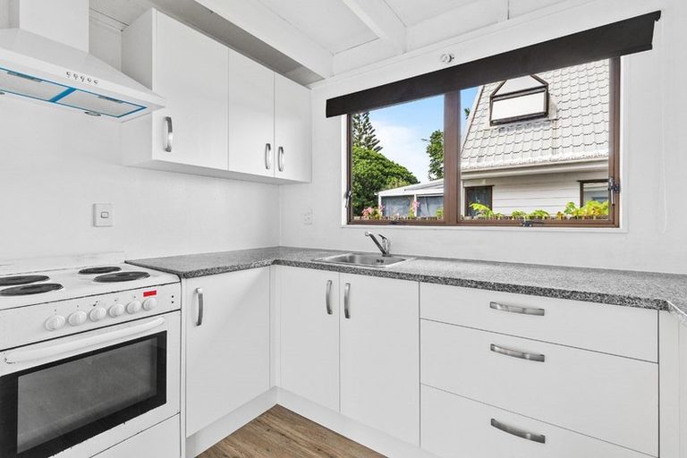Photo of property in 7/2 Blockhouse Road, Avondale, Auckland, 1026