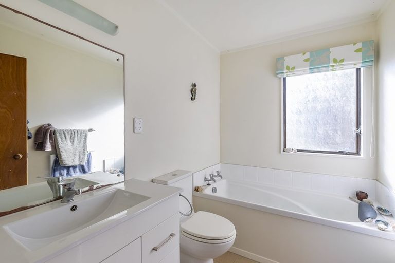 Photo of property in 27 Rodney Avenue, Te Horo Beach, Otaki, 5581
