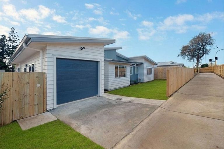 Photo of property in 400 Main Road, Huapai, Kumeu, 0810