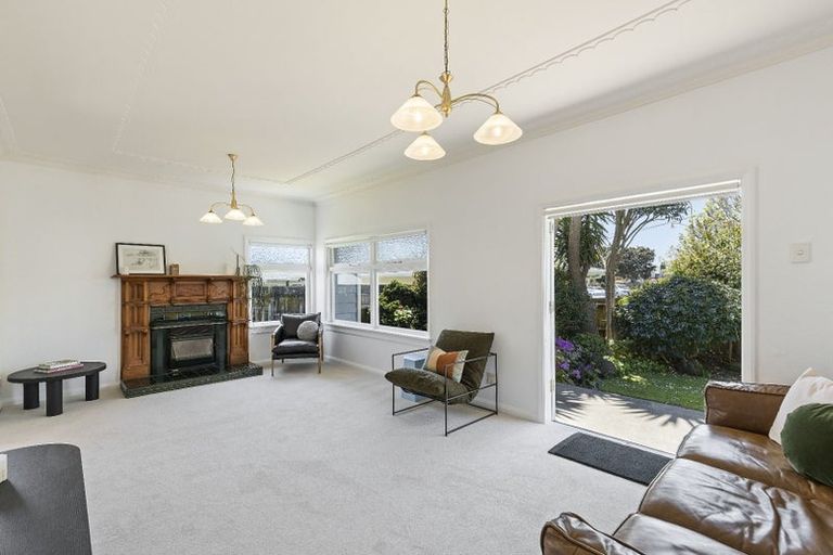 Photo of property in 40 Tukapa Street, Westown, New Plymouth, 4310