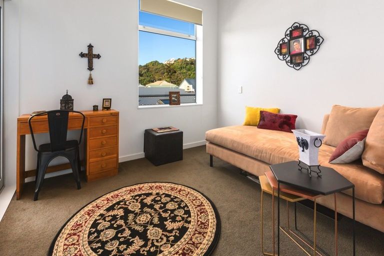 Photo of property in 2/101u Mana Esplanade, Paremata, Porirua, 5026