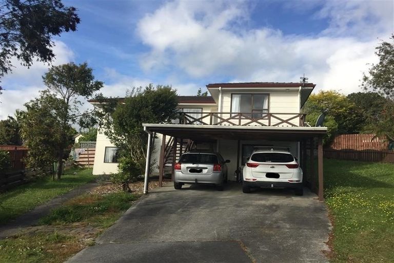 Photo of property in 20 Pahi Place, West Harbour, Auckland, 0618