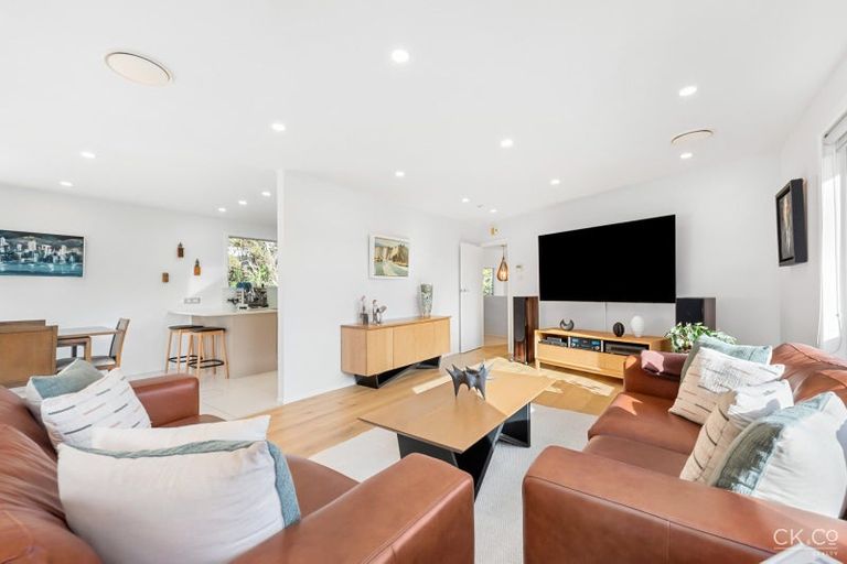 Photo of property in 212 Whites Line East, Waiwhetu, Lower Hutt, 5010