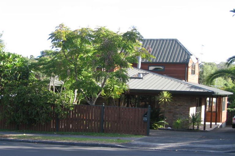 Photo of property in 1/270 Beach Road, Campbells Bay, Auckland, 0630