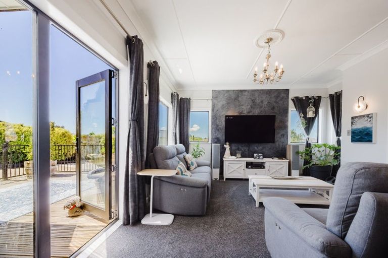 Photo of property in 20 Domain Road, Waipawa, 4210