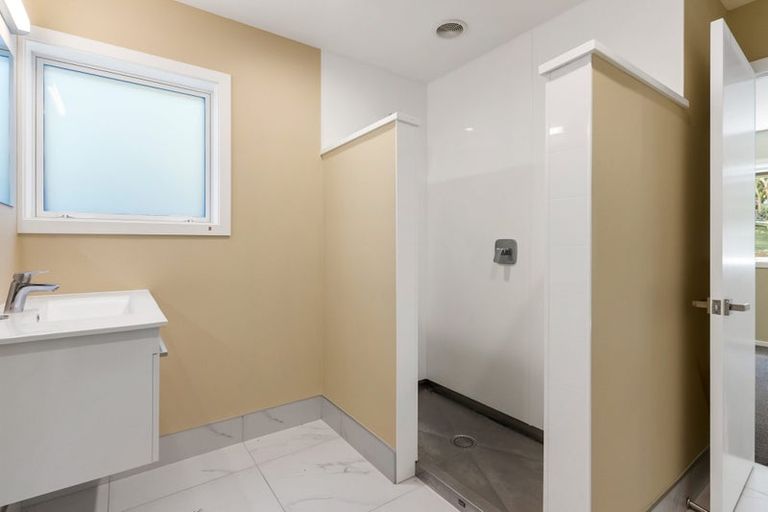 Photo of property in 229b Sunset Road, Sunnynook, Auckland, 0632