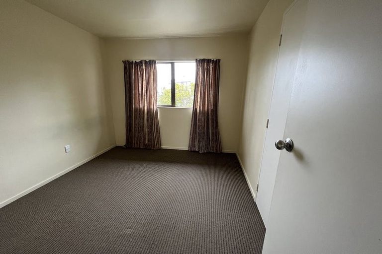 Photo of property in 2/17 Park Road, Glenfield, Auckland, 0629