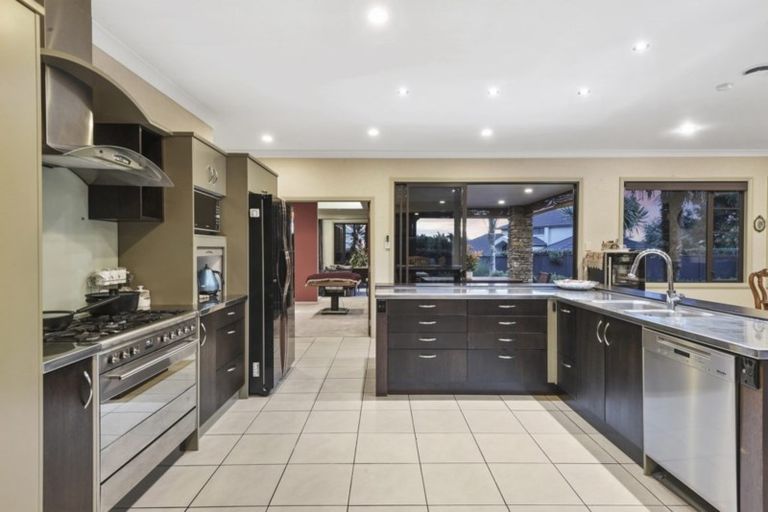 Photo of property in 70 Manor Park, Sunnyhills, Auckland, 2010