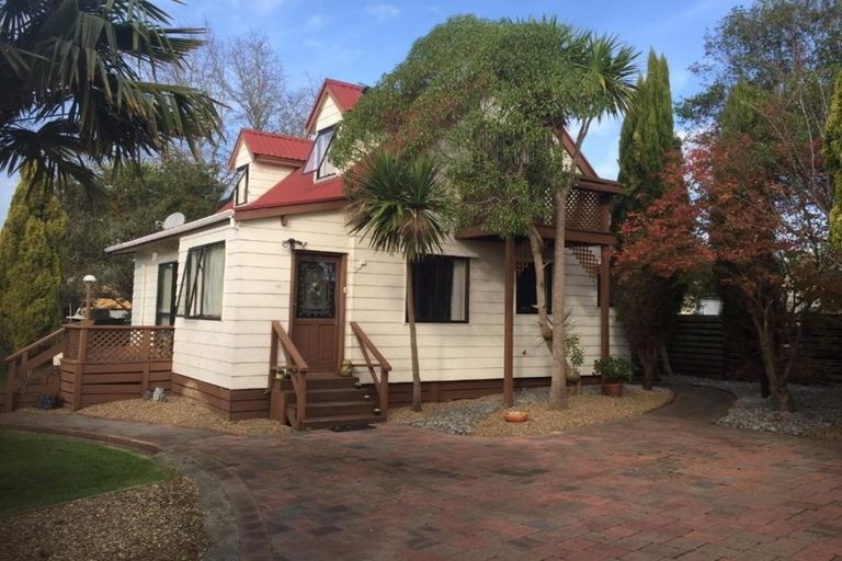 Photo of property in 2/40a Woodglen Road, Glen Eden, Auckland, 0602